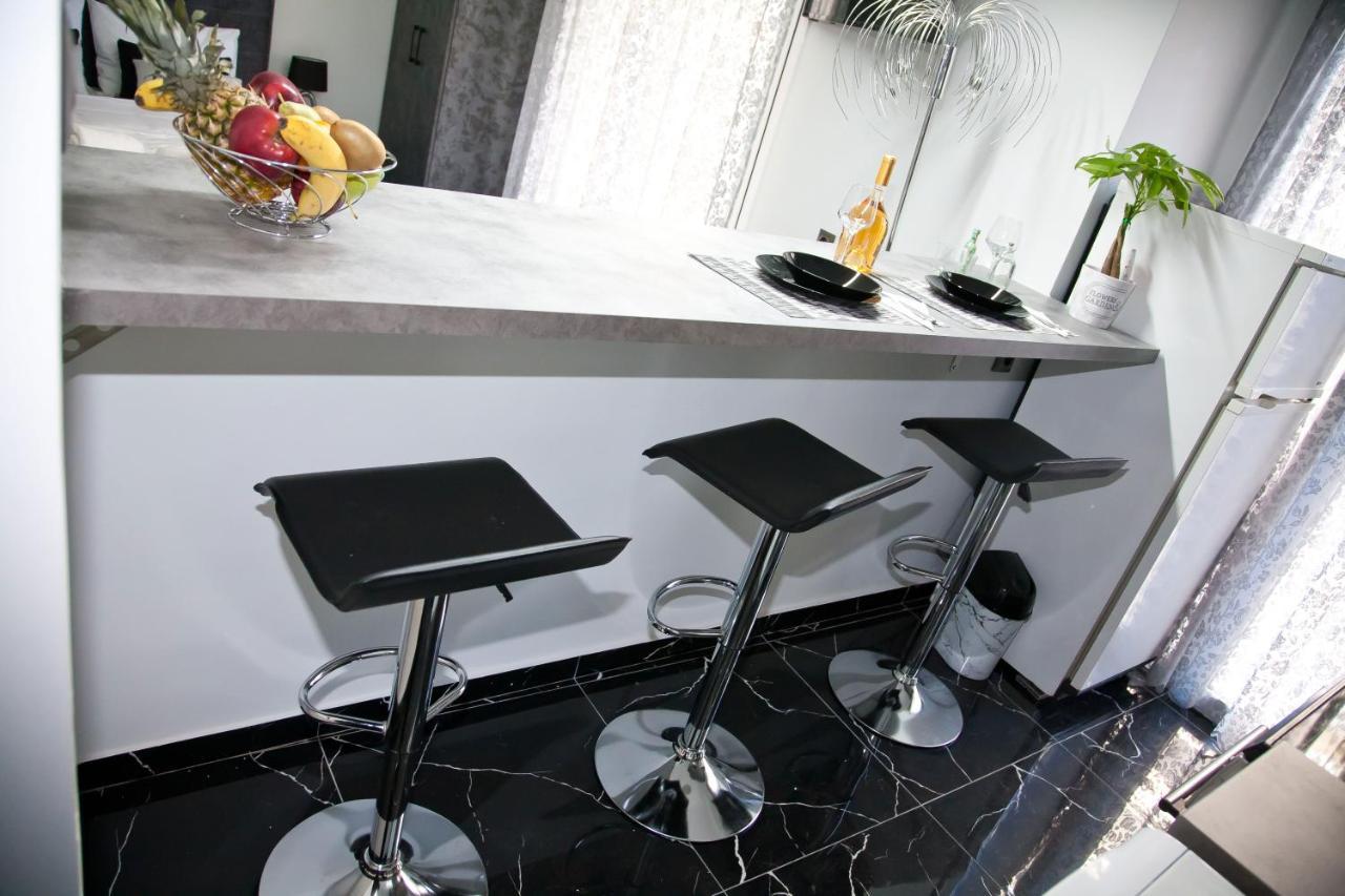 Chris Luxury Studio Ioannina Buitenkant foto