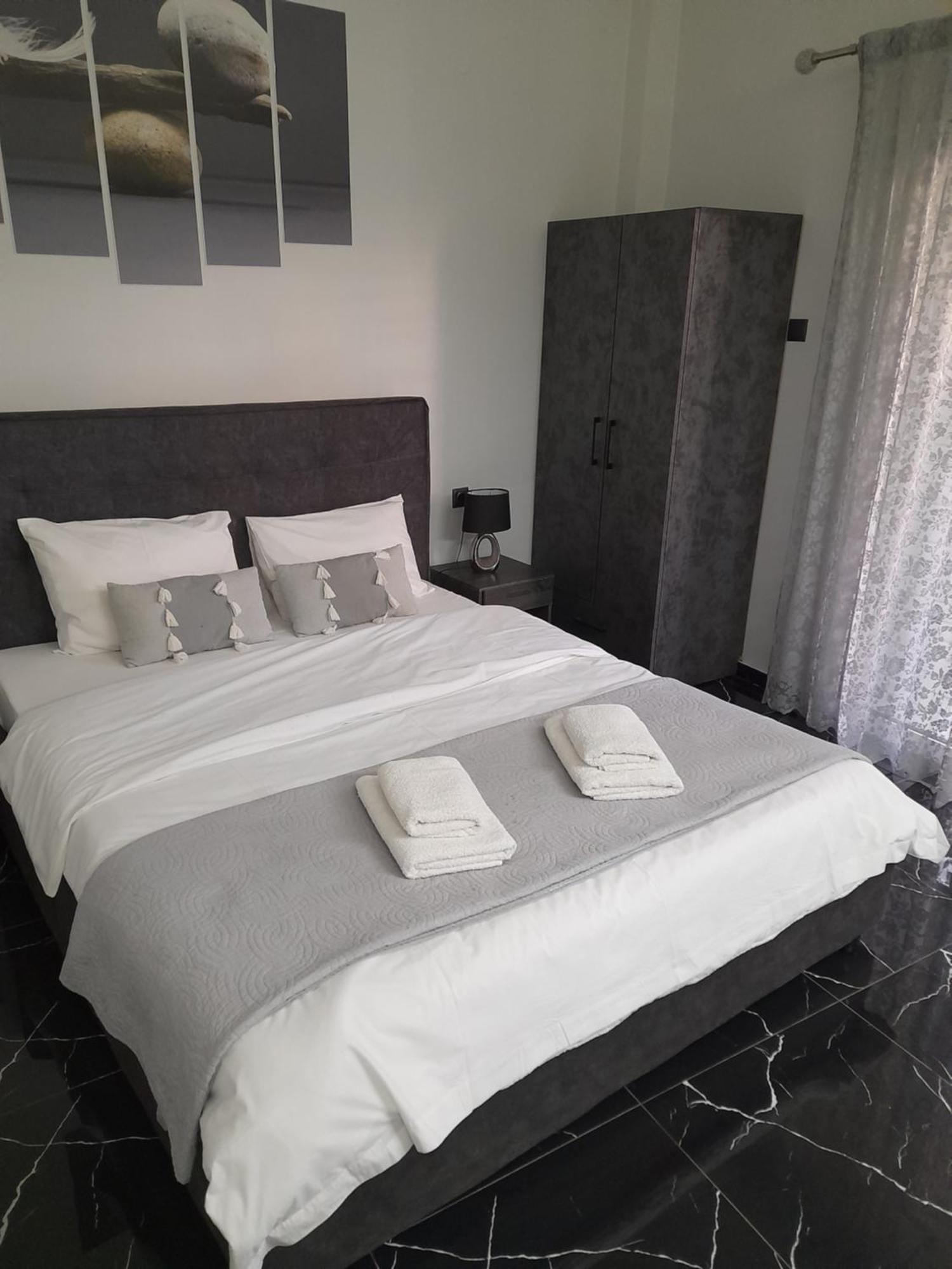 Chris Luxury Studio Ioannina Buitenkant foto